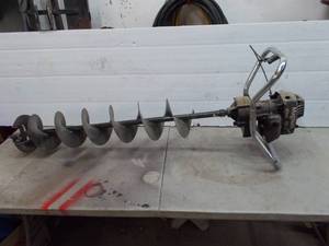 lot 47 image: Magnum III plus 49cc ice auger tecumseh 49cc