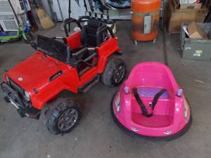 lot 52 image: 2 battery powered ride on toys (no chargers)