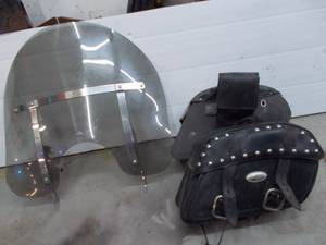 lot 53 image: Klock werks windshield and pair of small saddleman saddle bags
