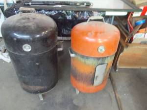 lot 62 image: 2 small Mr meat smokers