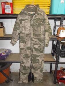 lot 131 image: Cabelas stand hunter extreme, Insulated coveralls, and more