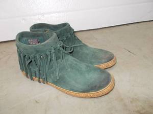 lot 133 image: Size 7 Womens Dark Green Ugg Moccasins