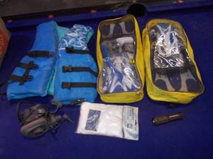 lot 141 image: 2 sets of body glove swim fins, snorkel and more