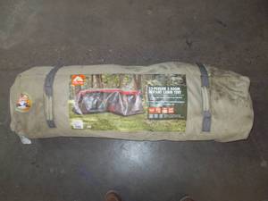 lot 142 image: Ozark trail 12 person, 3 room instant cabin tent