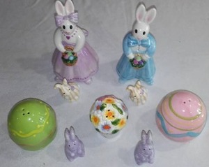 lot 480 image: Easter Salt and Pepper Shakers.
