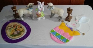 lot 493 image: Easter Dcor.