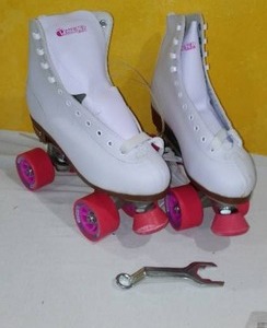 lot 80 image: New Chicago Skates.