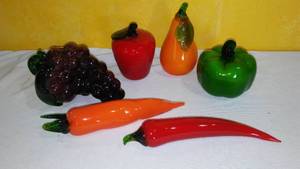 lot 105 image: Hand Blown Glass Fruit and Vegetables (6
