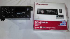 lot 122 image: Pioneer Deh-2200ub Auto CD Receiver. (New)