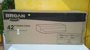 lot 185 image: Broan 42 Range Hood.