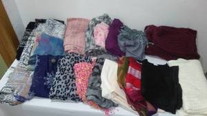 lot 196 image: Scarfs (20).