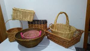 lot 201 image: Baskets (7). Large Round