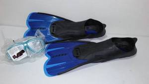 lot 15 image: NEW Cressi Swim Fins and BPS Goggles.