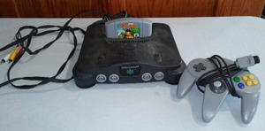 lot 333 image: Nintendo 64 Console, Controller and Racing Game.
