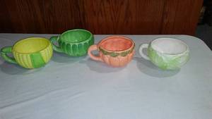 lot 400 image: Ceramic Vegetable Soup mugs. (4)