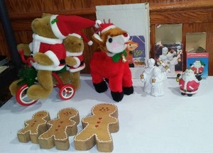 lot 376 image: Christmas Decor.