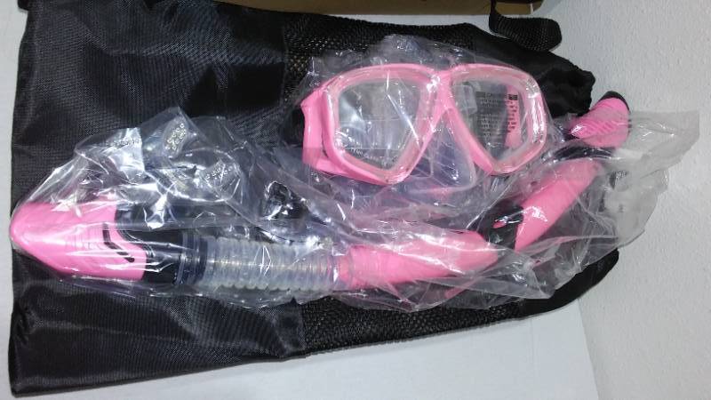 lot 195 image: New BPS Goggles and Snorkel (2).
