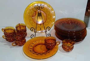 lot 249 image: Vintage  Indiana Kings Crown Thumbprint Amber
