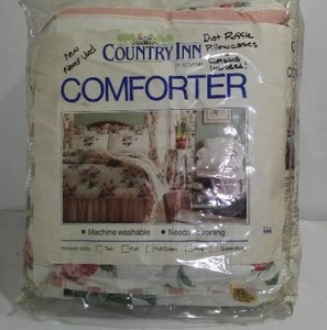 lot 278 image: New Twin Size Country Inn Comforter.