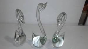 lot 284 image: Solid glass Bird decor (3)