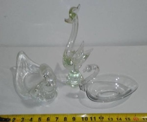 lot 287 image: Solid glass bird decor (3)