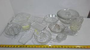 lot 305 image: Vintage Anchor Hocking, Bridal Rossette, 2 great juicers and more.