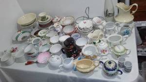 lot 320 image: Teacups, Saucers and more.