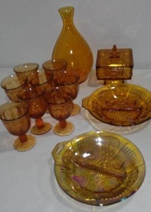 lot 324 image: Vintage Indiana, Fenton, Anchor Hocking Amber Glass