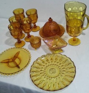 lot 325 image: Vintage Anchor Hocking, Candlewick, Hazel Atlas, and Indiana