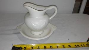 lot 340 image: Vintage Hull Eagle Pitcher & Bowl Saucer.