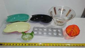lot 342 image: Mid Century Modern Snack Trays, Bowl, Ravioli Plate and more.