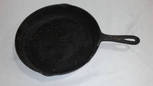 lot 217 image: Cast Iron Skillet.