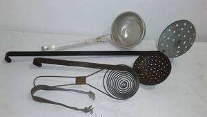 lot 219 image: Vintage Ladles and Tongs (5)