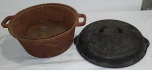 lot 271A image: Griswold Cast Iron Skillet Cover and Dutch Oven.