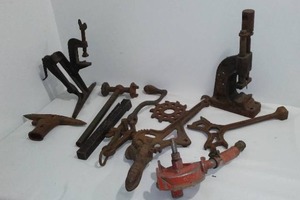 lot 290A image: Cast Iron Tools (3)