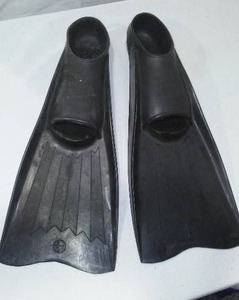lot 365 image: Cortez Seamless Flippers.