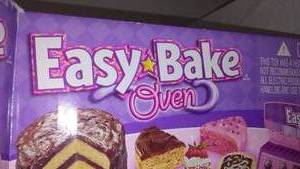 lot 372 image: Easy Bake Oven Working Condition- NEW