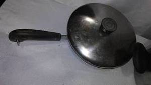 lot 384 image: Cookware - Good Shape, Variety.