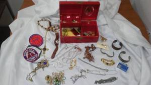 lot 390 image: Jewelry And Box