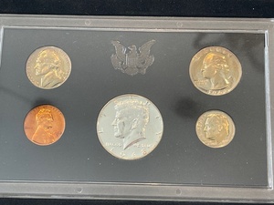 lot 31 image: 1968 United States Mint Silver Proof Set