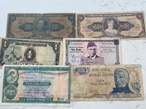 lot 72 image: Foreign Currency