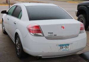 lot 4 image: 2009 White Saturn Aura
