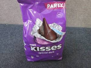 32.1 oz Hersheys Special Dark Kiss...