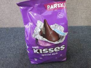 32.1 oz Hersheys Special Dark Kiss...