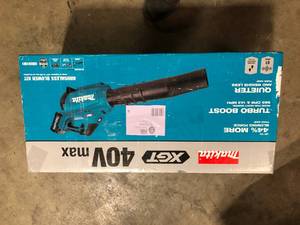 lot 4 image: Makita XGT 40V Max Brushless Cordless Leaf Blower Kit (4.0Ah) Customer Returns See Pictures