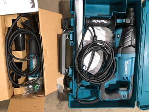lot 5 image: Makita 8 Amp 1 in. Corded SDS-Plus ConcreteMasonry AVT Rotary Hammer Drill with 4-12 in. Corded Angle Grinder with Hard Case  Customer Returns See Pictures