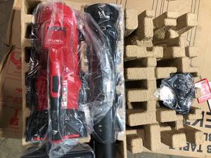 lot 8 image: Milwaukee M18 FUEL Dual Battery 145 MPH 600 CFM 18-Volt Lithium-Ion Brushless Cordless Handheld Blower (Tool-Only)   Customer Returns See Pictures