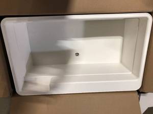 lot 38 image: BigTub Utilatub Combo 40 in. x 24 in. 33 in. Polypropylene Floor Mount Utility Tub with Pull-Out Faucet in White  Customer Returns See Pictures