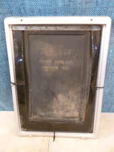 lot 39 image: Johnson Pet Door