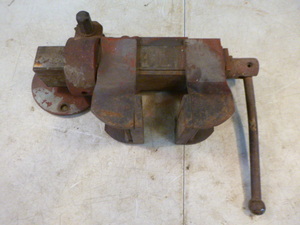 lot 56 image: Bench Vise